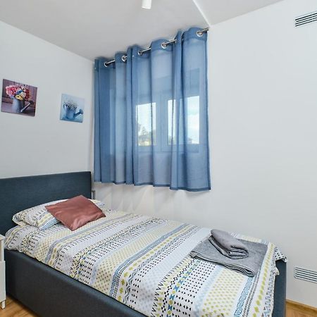 Apartments Hemetek Veli Losinj Luaran gambar