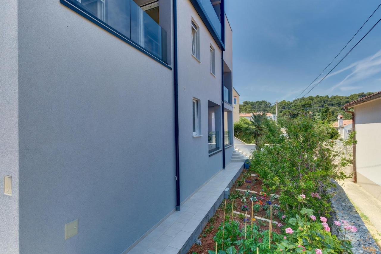 Apartments Hemetek Veli Losinj Luaran gambar
