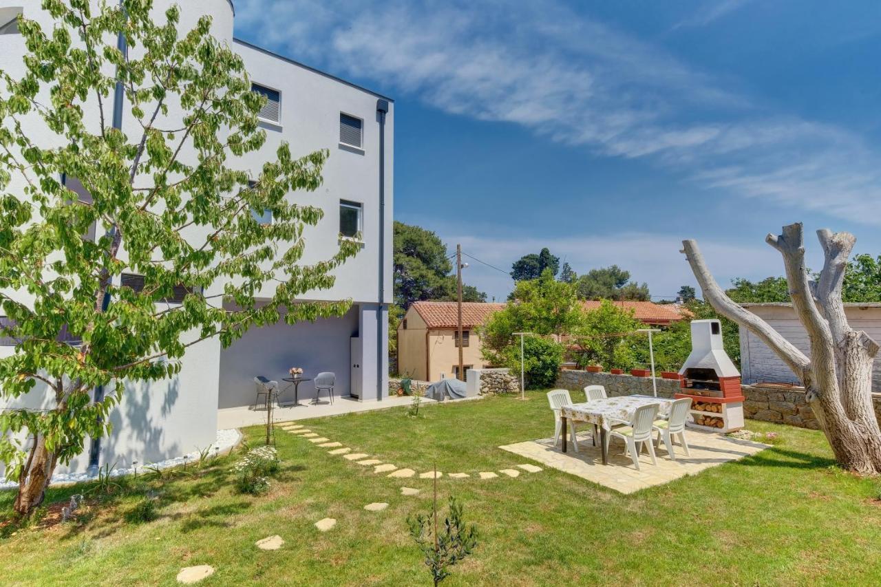 Apartments Hemetek Veli Losinj Luaran gambar