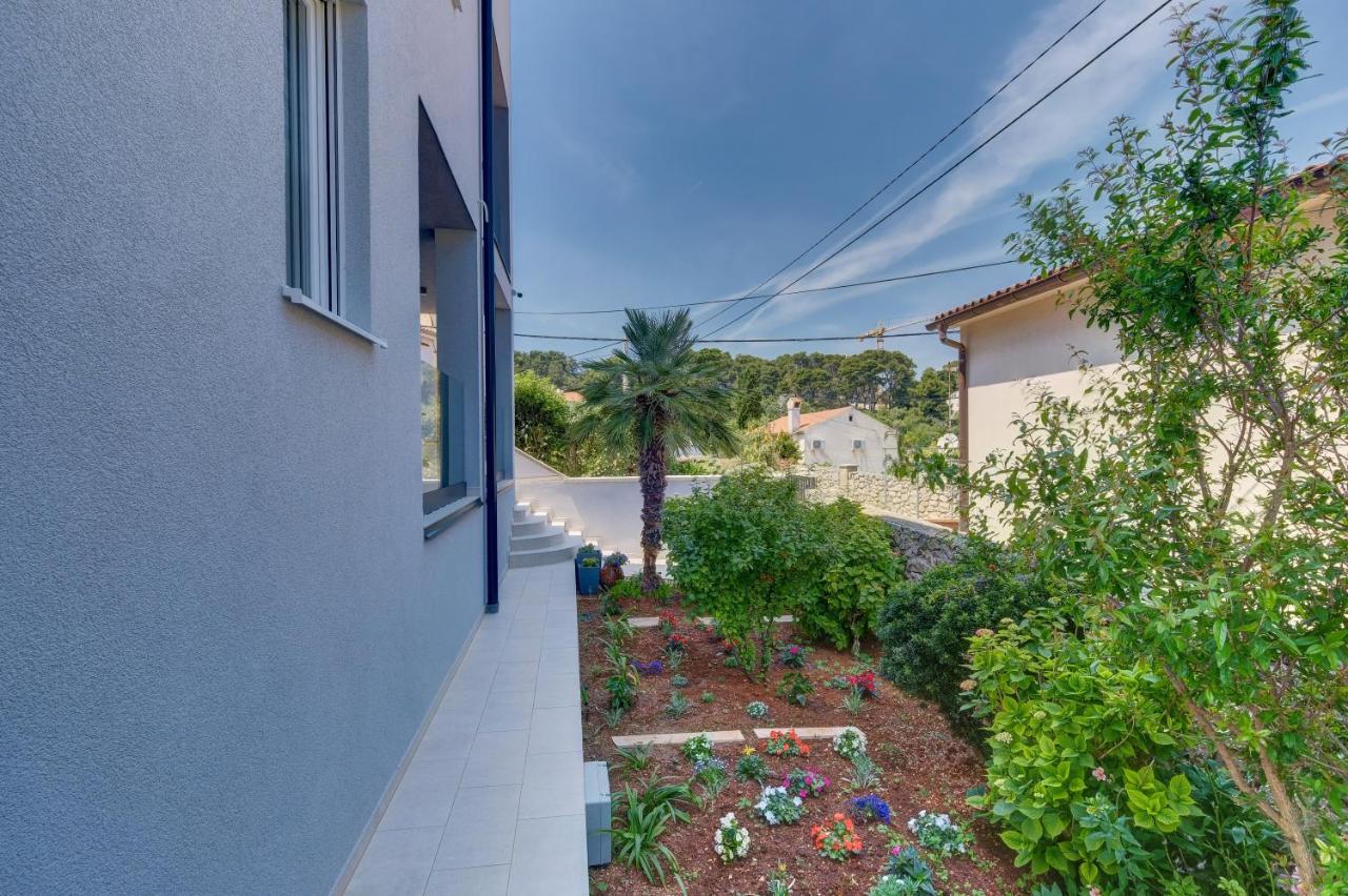 Apartments Hemetek Veli Losinj Luaran gambar