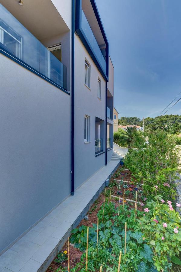 Apartments Hemetek Veli Losinj Luaran gambar