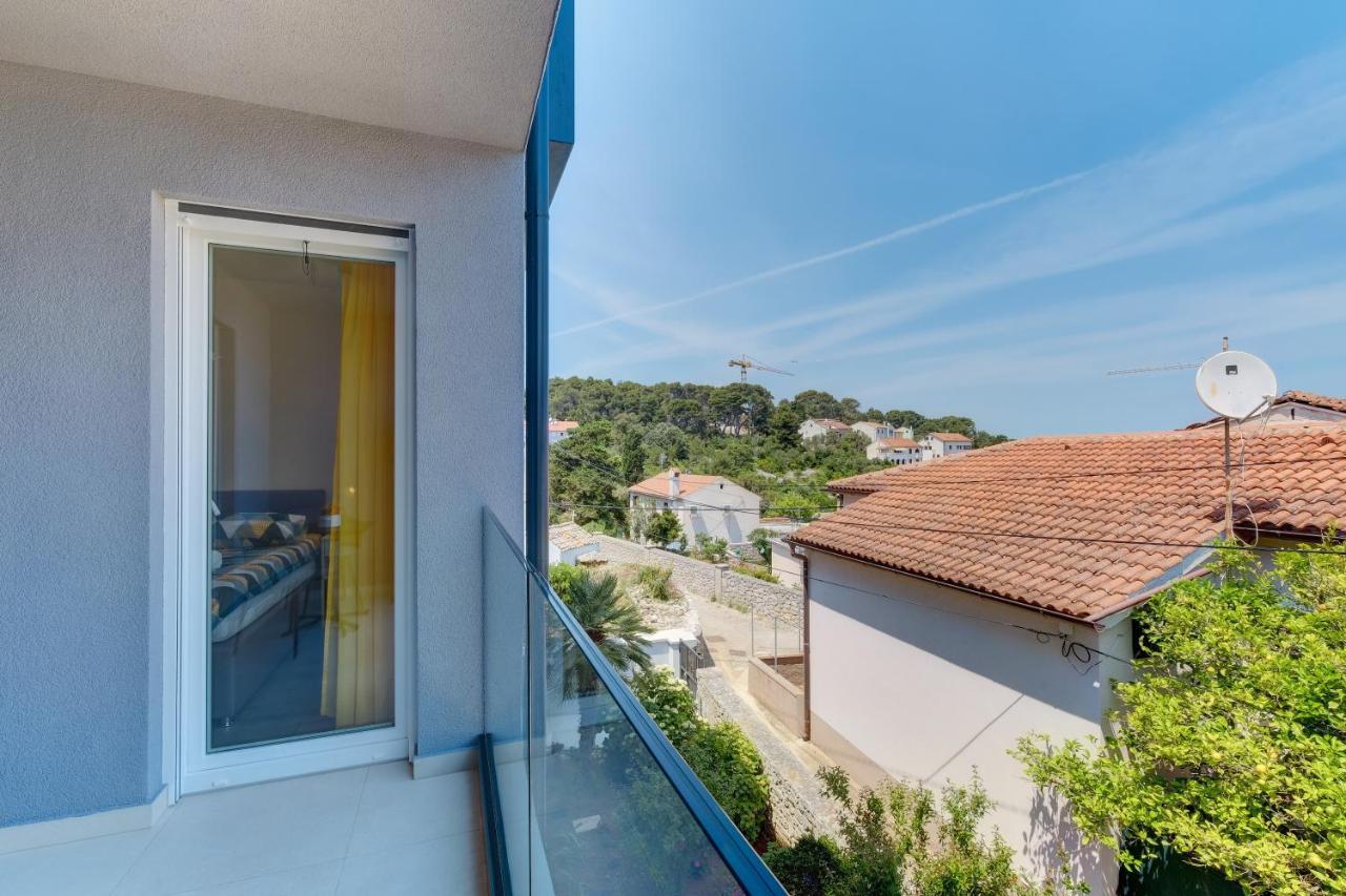 Apartments Hemetek Veli Losinj Luaran gambar
