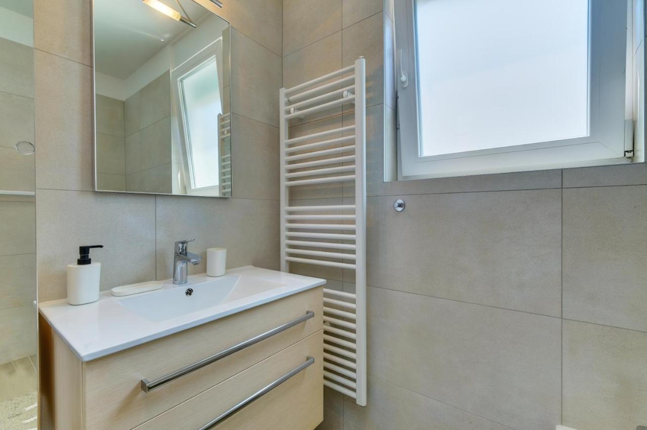 Apartments Hemetek Veli Losinj Luaran gambar