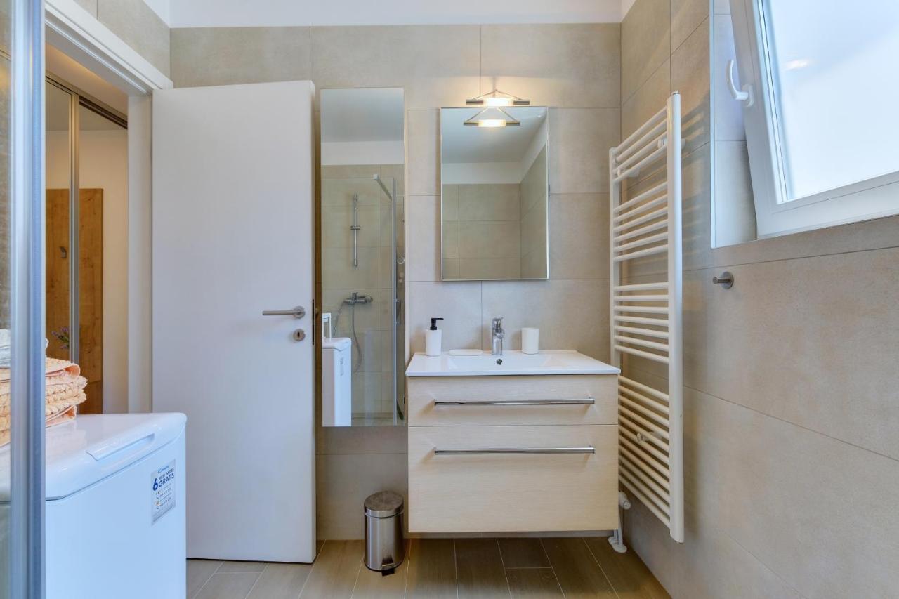 Apartments Hemetek Veli Losinj Luaran gambar
