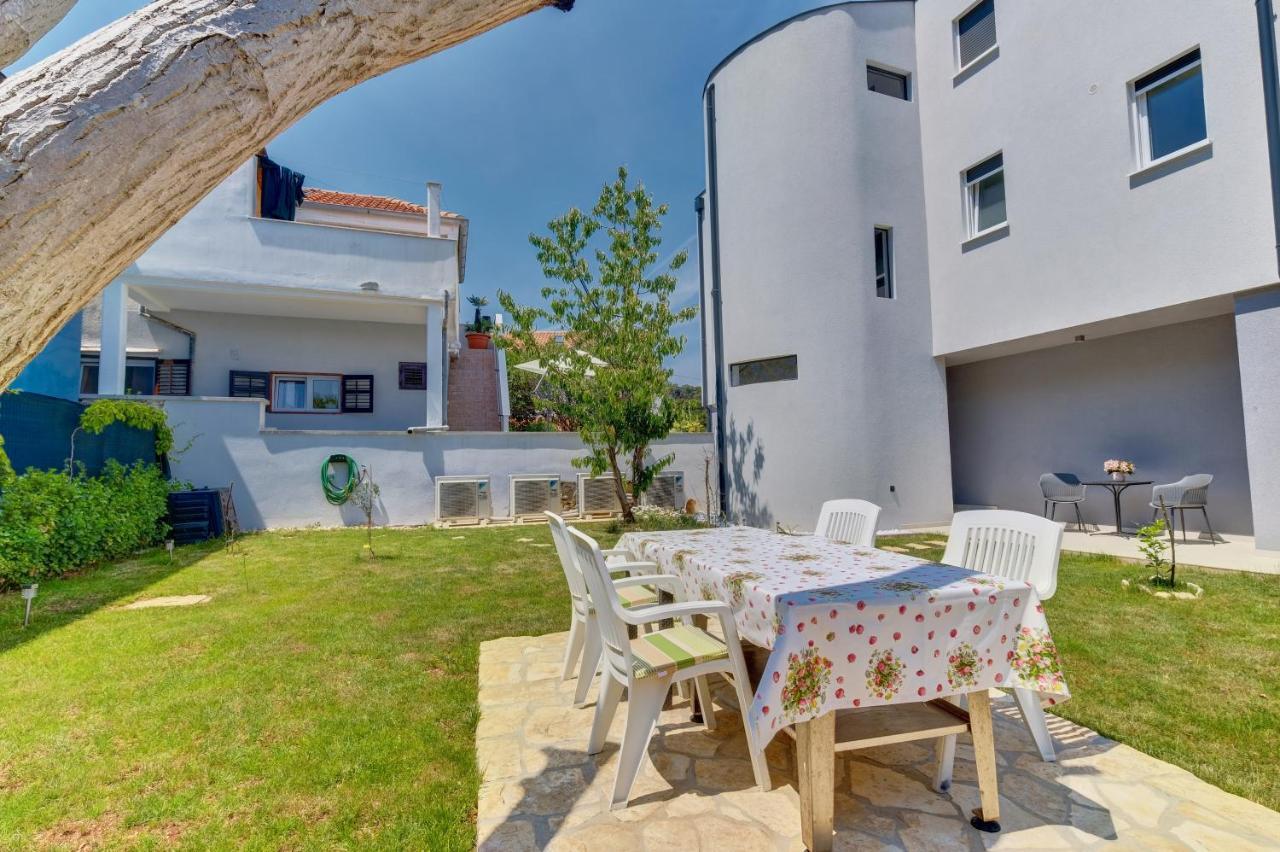 Apartments Hemetek Veli Losinj Luaran gambar