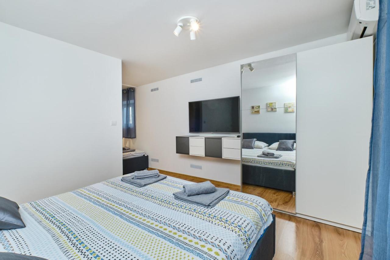 Apartments Hemetek Veli Losinj Luaran gambar